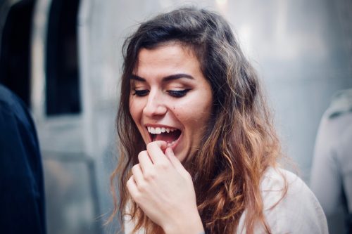 Opeens een droge mond? Wat zijn de oorzaken en wat kan je doen?