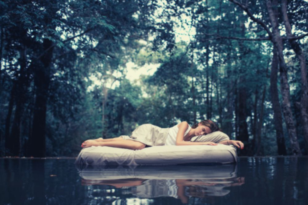 Slaapmeditatie om stress en spanning los te laten en ontspannen in slaap te vallen