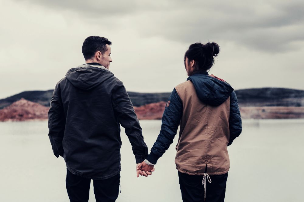 Relatietherapeut over hoe je goede gesprekken kunt voeren met je partner (zonder ruzie te krijgen)