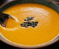 Recept: verwarmende pompoen-gembersoep (met ontstekingsremmende eigenschappen)