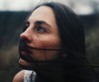 Hoe kun je omgaan met je paranormale gaven als ze je overweldigen?