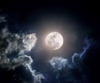 Waarom slaap je onrustig/slecht tijdens een volle maan?