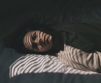 Waarom slapen lastig kan zijn als je hoogsensitief bent (tips om heerlijk te slapen)