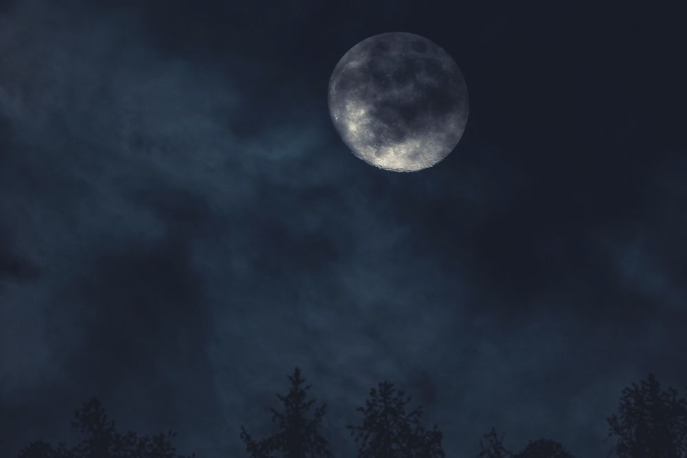 Volle maan in Maagd 7 maart 2023: vurige energie & schaduwkanten komen aan het licht