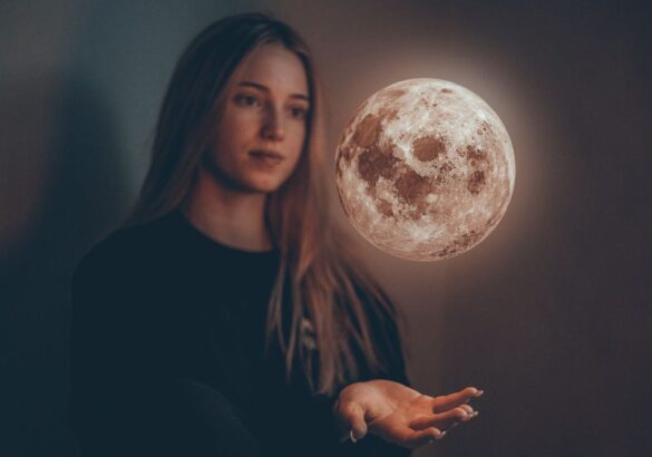 Volle maan in Weegschaal 6 april 2023: onrust in relaties & de leiding over je leven nemen