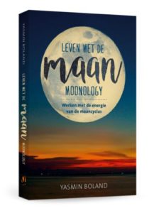 Omslag van Leven met de maan - moonology van Yasmin Boland