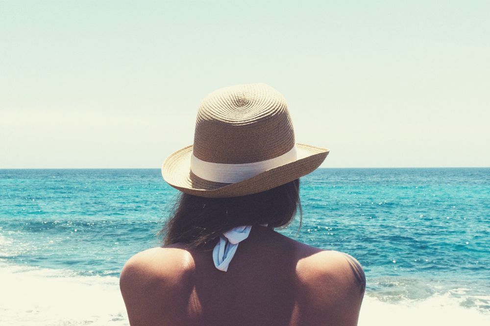Waarom veel zonnebrandcrèmes schadelijk zijn: let hierop voordat je je insmeert