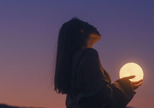 Hoe de maan je kan helpen om je intuïtie en de connectie met je ziel te versterken