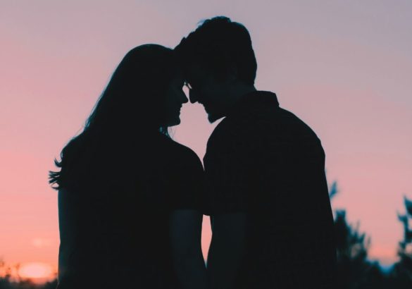 Liefdeshoroscoop april 2026: wat zijn de ontwikkelingen in jouw liefdesleven deze maand?