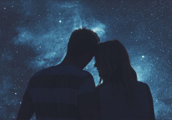 Liefdeshoroscoop juni 2025: bij deze 5 sterrenbeelden bloeit de liefde op deze maand