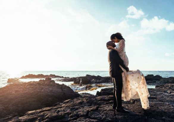 Liefdeshoroscoop juli 2025: bij deze 5 sterrenbeelden bloeit de liefde op deze maand