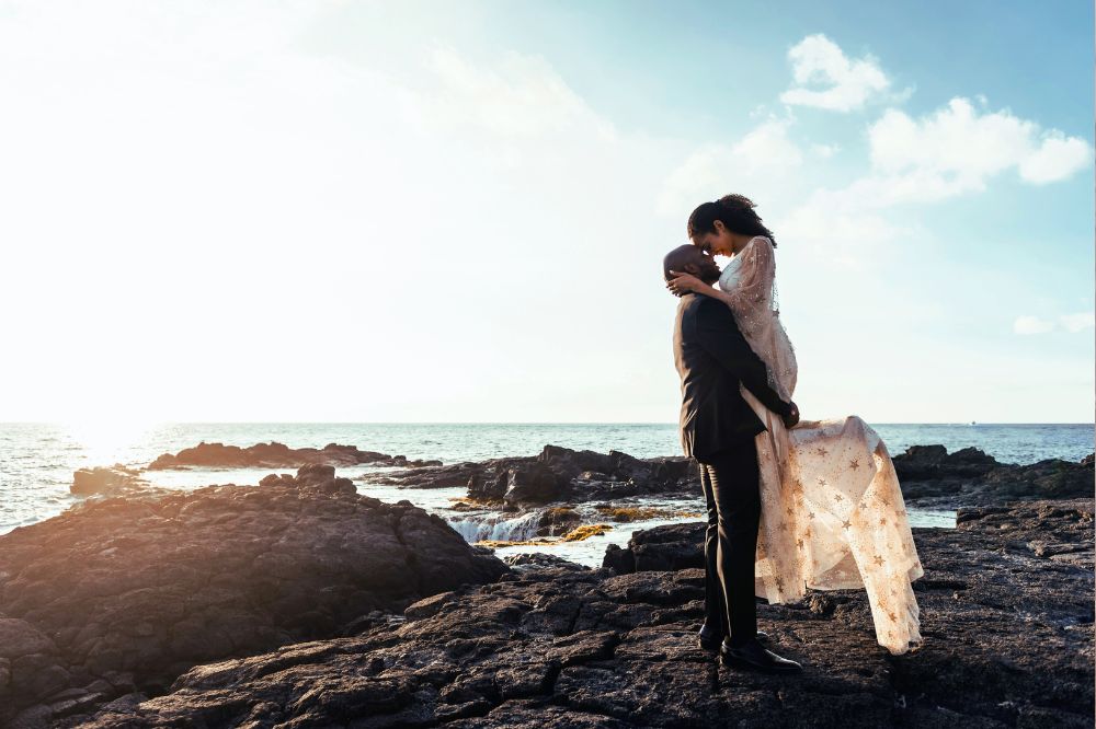 Liefdeshoroscoop juli 2025: bij deze 5 sterrenbeelden bloeit de liefde op deze maand