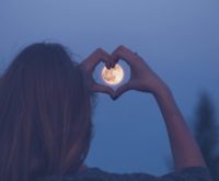 Liefdeshoroscoop september 2025: bij deze 5 sterrenbeelden bloeit de liefde op deze maand