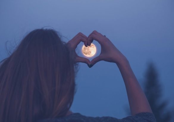 Liefdeshoroscoop september 2025: bij deze 5 sterrenbeelden bloeit de liefde op deze maand