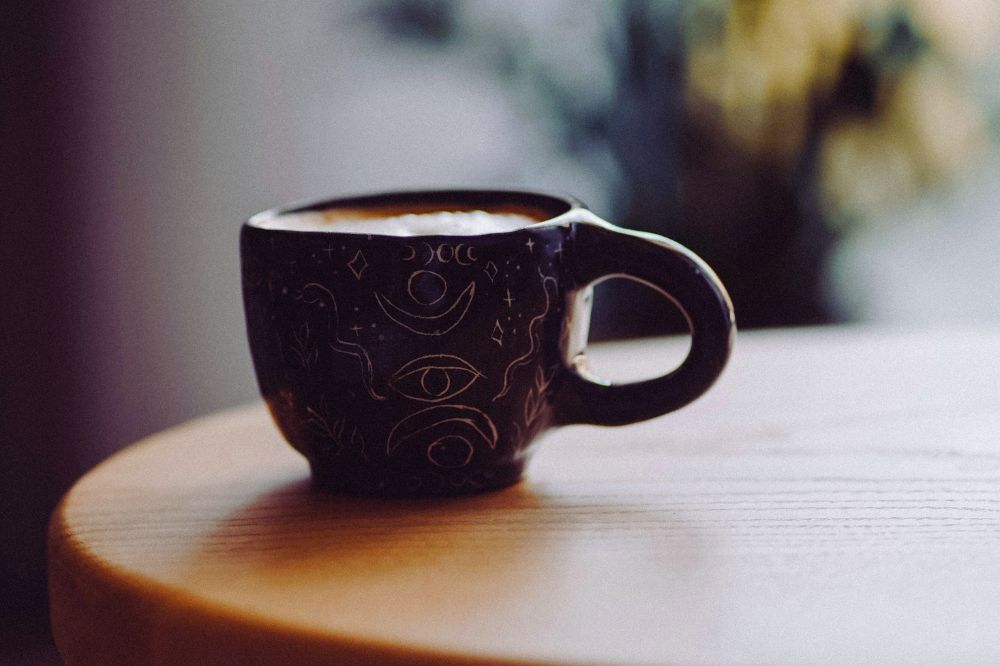 Ben je hooggevoelig en drink je koffie? Dit is waarom het je hooggevoeligheidsklachten kan verergeren