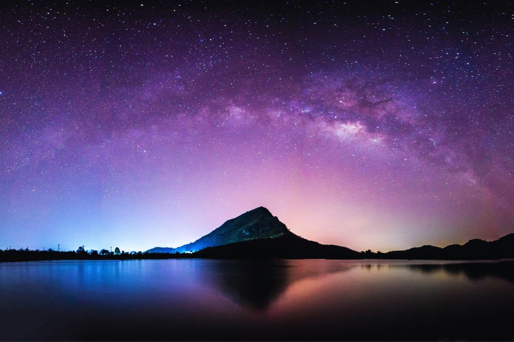 De astrologische energie van november 2025: dit kun je deze maand verwachten