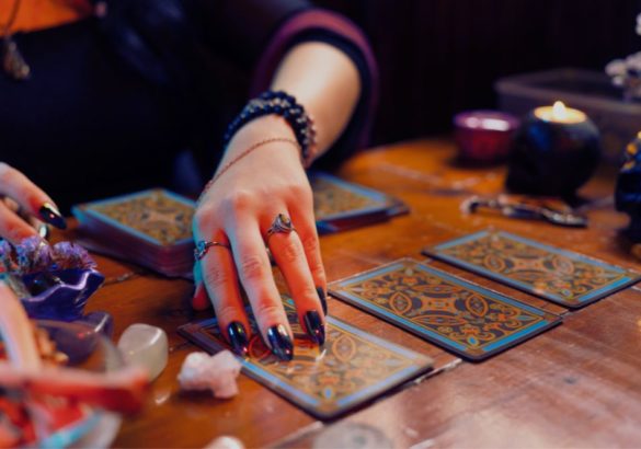 Februari 2026 & tarot: welke richting ga jij op deze maand?