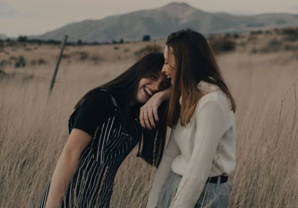 Dopamine & intimiteit: waarom je kwetsbaar opstellen je beloningssysteem activeert