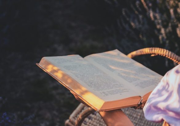 Geef mij een woord: hoe dit oude ritueel jouw innerlijke gids kan zijn