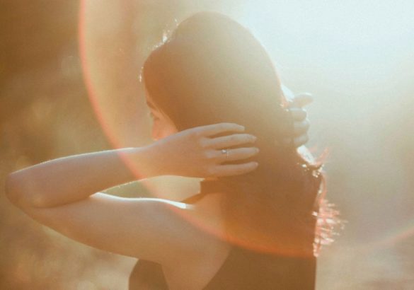 Je aura werkt als een zintuig én filter: zo versterk je je energetische grenzen