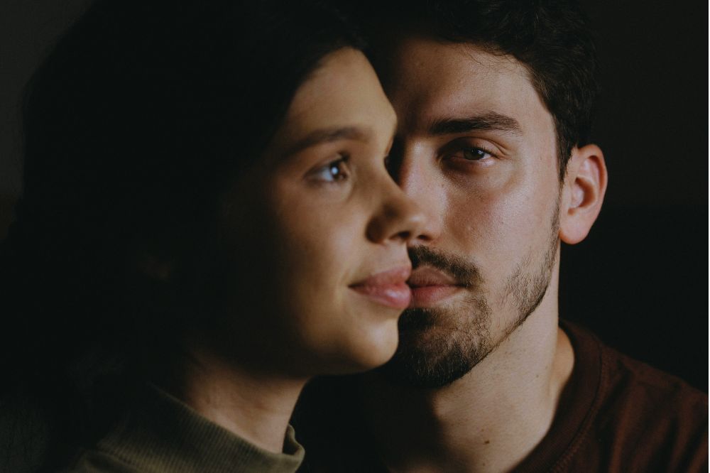 7 dynamieken uit je jeugd (of die van je partner) die invloed hebben op je huidige relatie