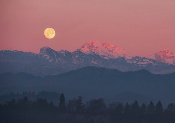 Volle maan in Weegschaal 2 april 2026: wat betekent het voor jouw sterrenbeeld?